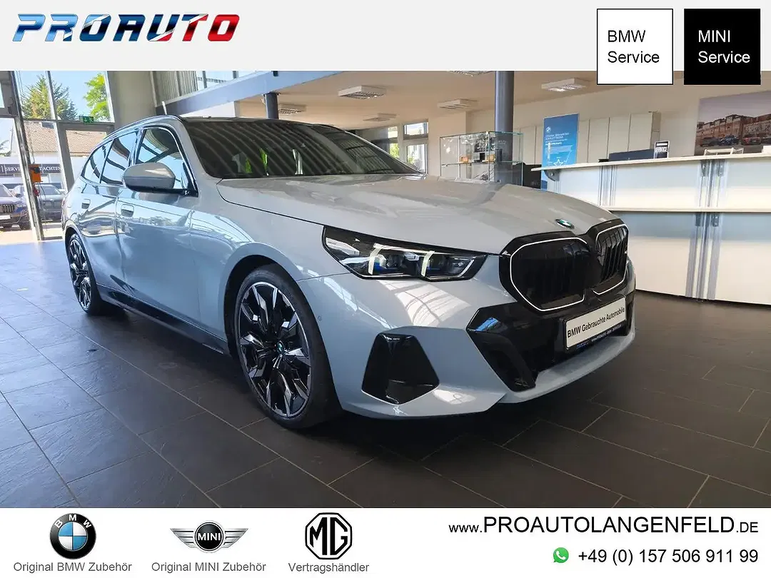 BMW 520 Touring M Sport - Thumbnail 1