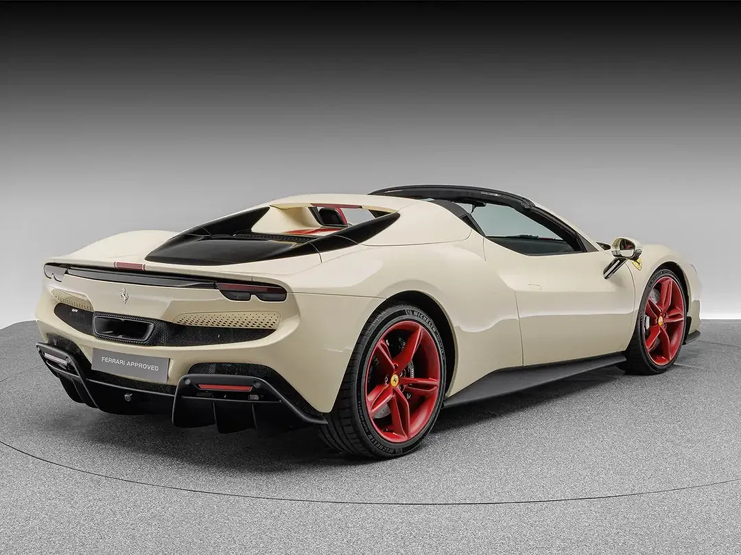 Ferrari 296 GTS - Thumbnail 8