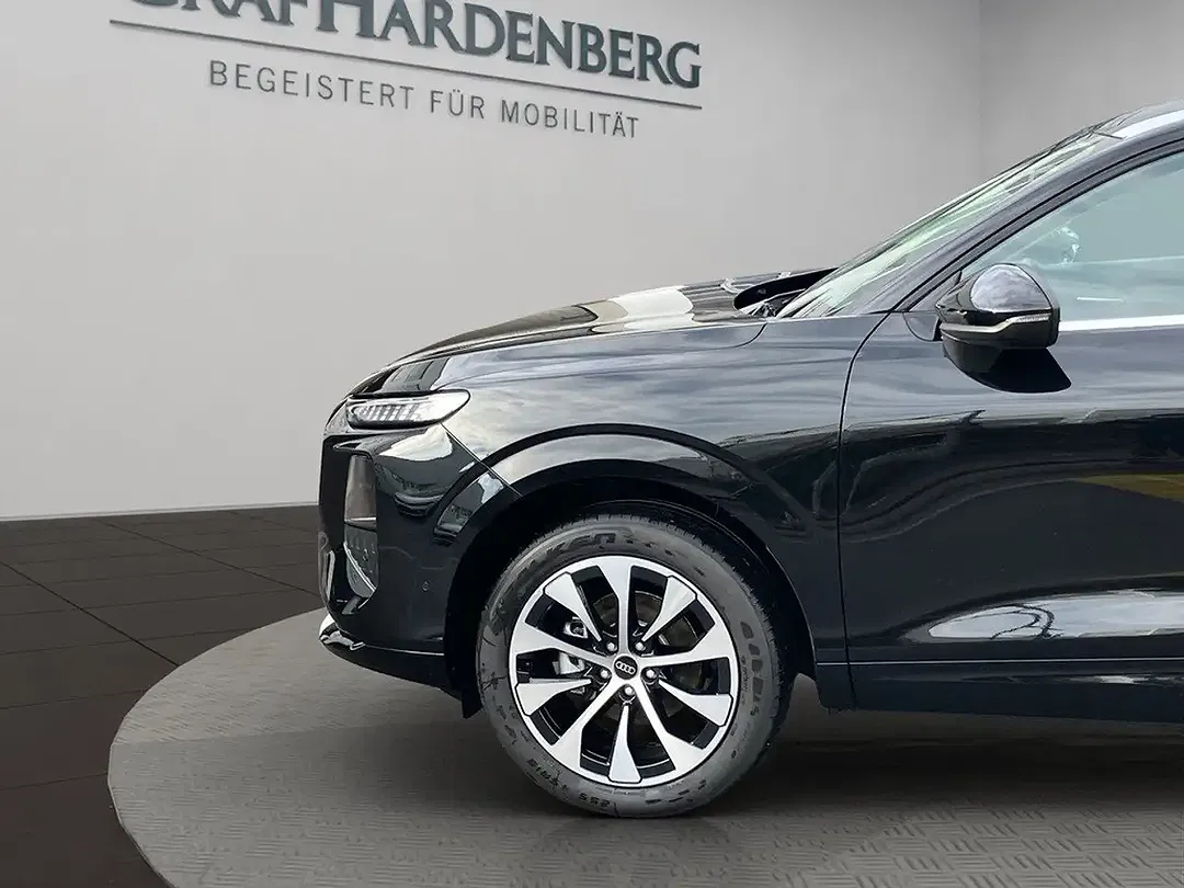 Audi Q3 TFSI S tronic - Thumbnail 3