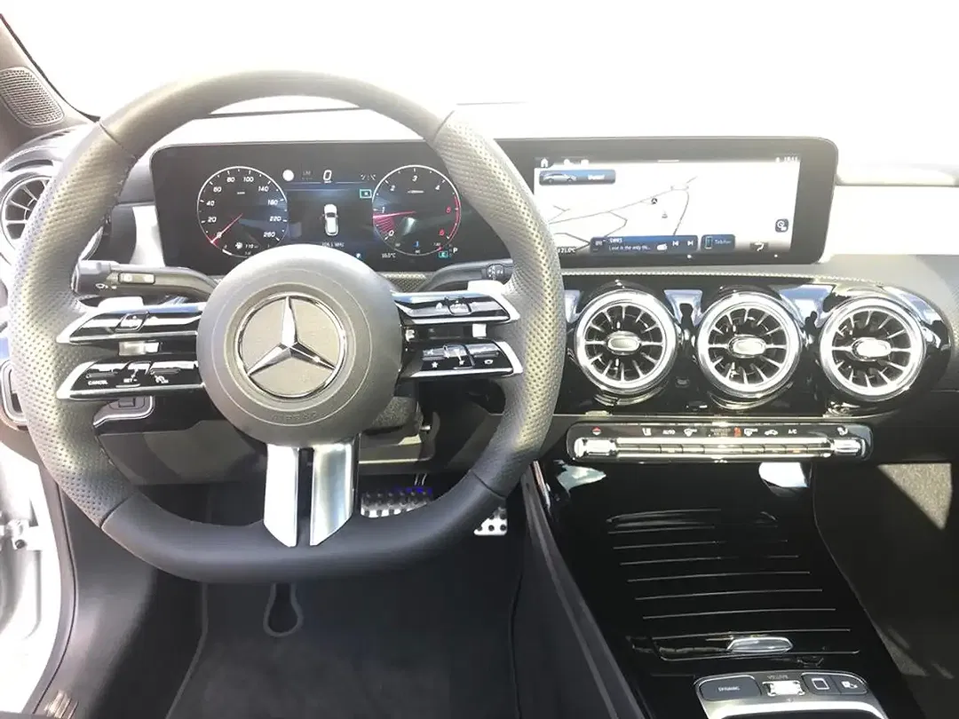 Mercedes-Benz CLA 220 AMG MBUX - Thumbnail 4