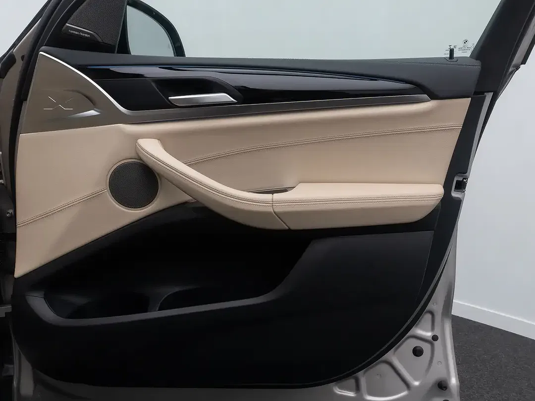 BMW X3 - Thumbnail 32