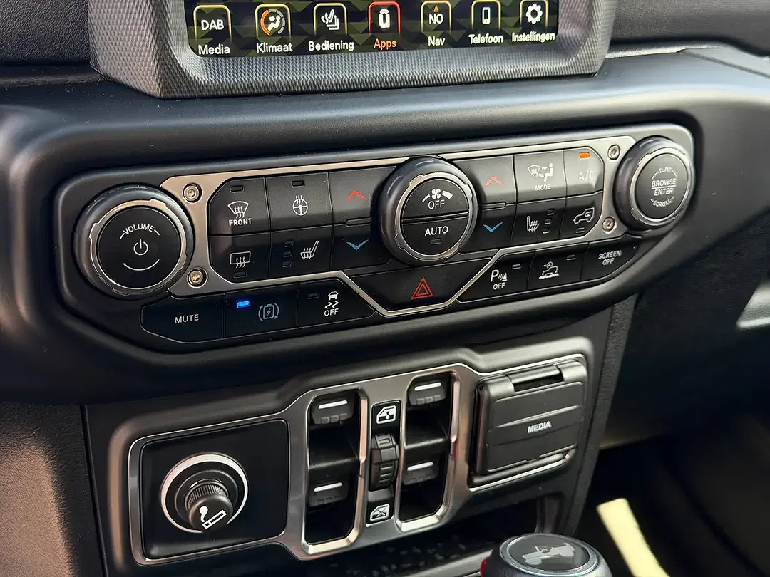 Jeep Wrangler 2.0 PHEV Turbo 4xe Sahara - Thumbnail 16
