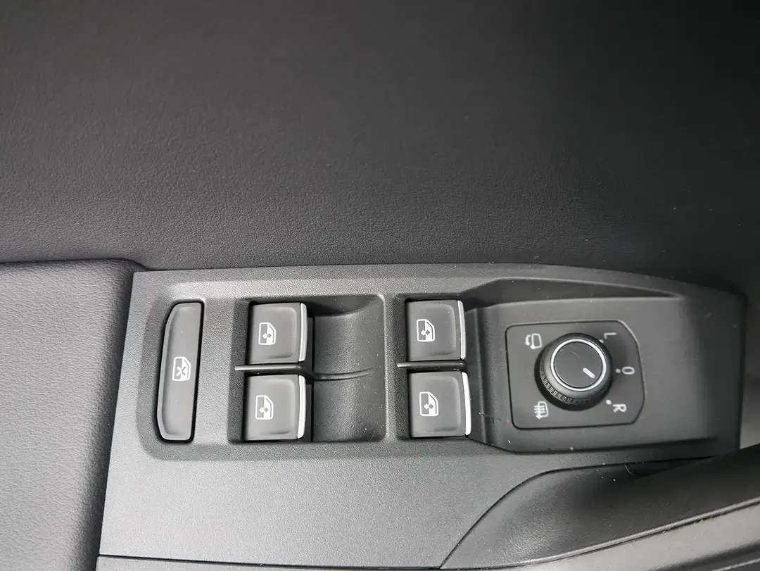 SEAT Leon 2.0 TDI DSG FR - Thumbnail 8
