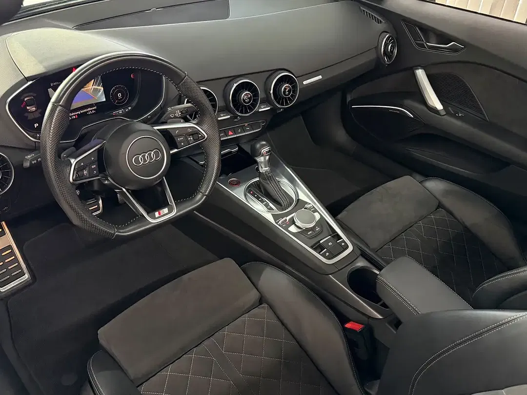 Audi TT quattro Roadster - Thumbnail 12