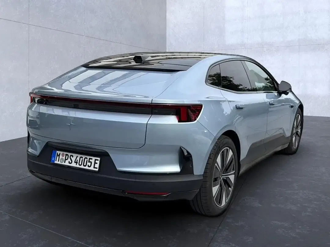 Polestar 4 - Thumbnail 3