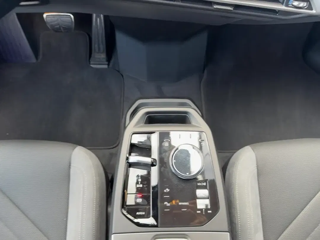 BMW iX xDrive - Thumbnail 12