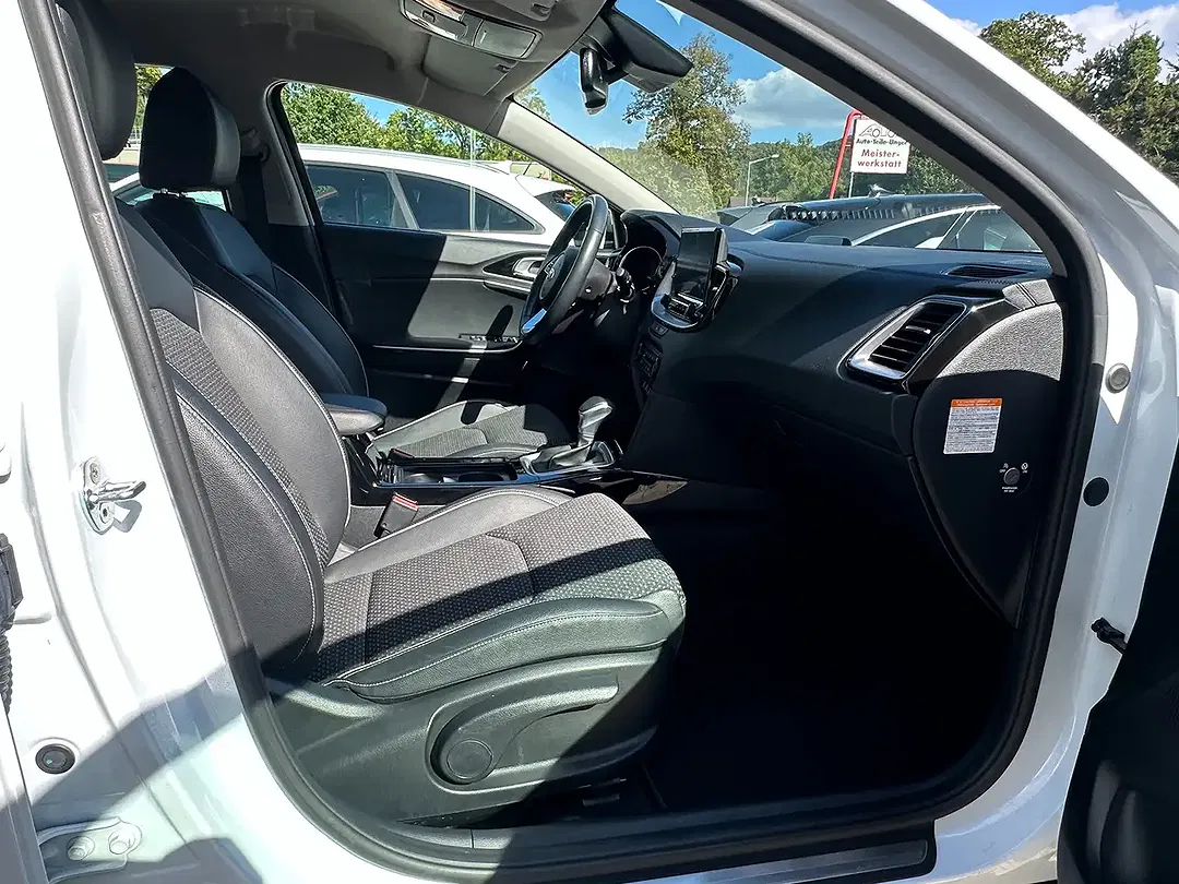 Kia XCeed 1.6 PHEV Hybrid Vision - Thumbnail 11