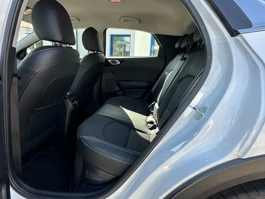 Kia XCeed 1.6 PHEV Hybrid Vision - Thumbnail 12