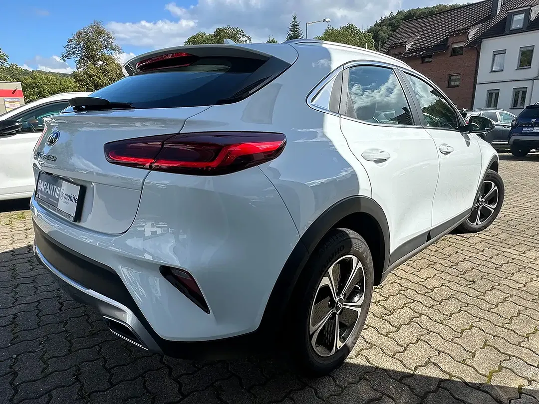 Kia XCeed 1.6 PHEV Hybrid Vision - Thumbnail 4