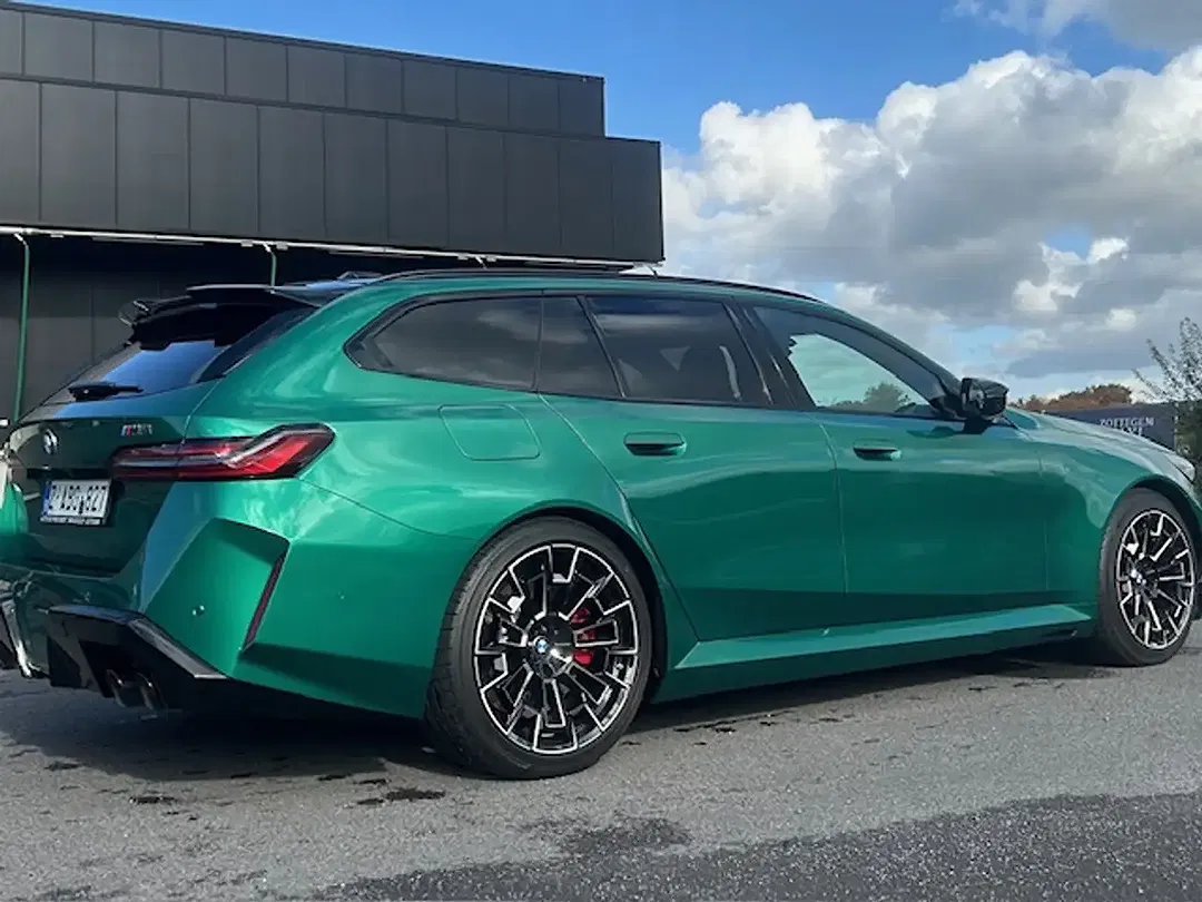 BMW M5 PHEV Touring - Thumbnail 11