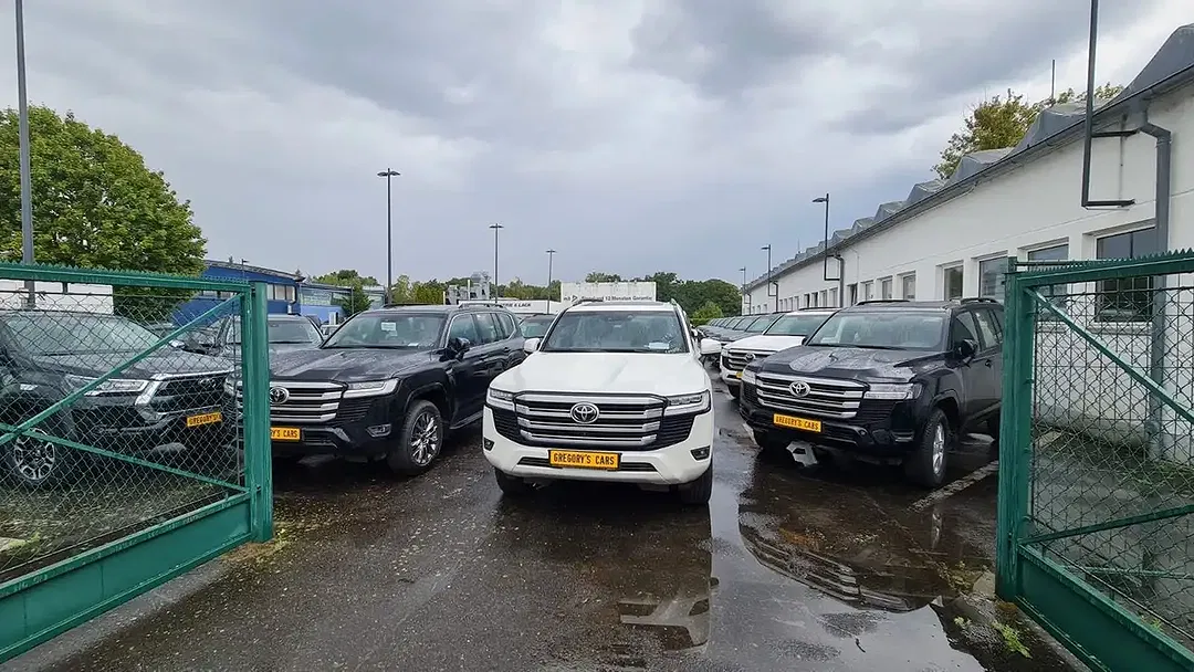 Toyota Land Cruiser Elegance - Thumbnail 3