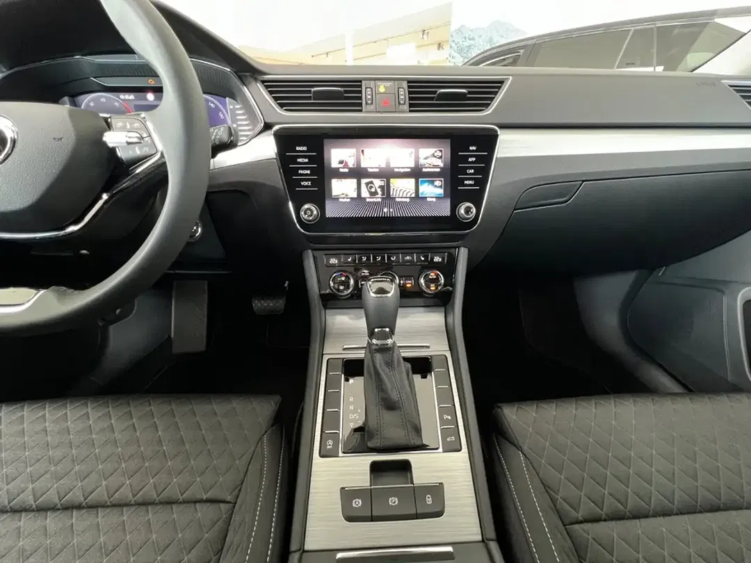 Skoda Superb 2.0 TDI Combi Ambition - Thumbnail 10
