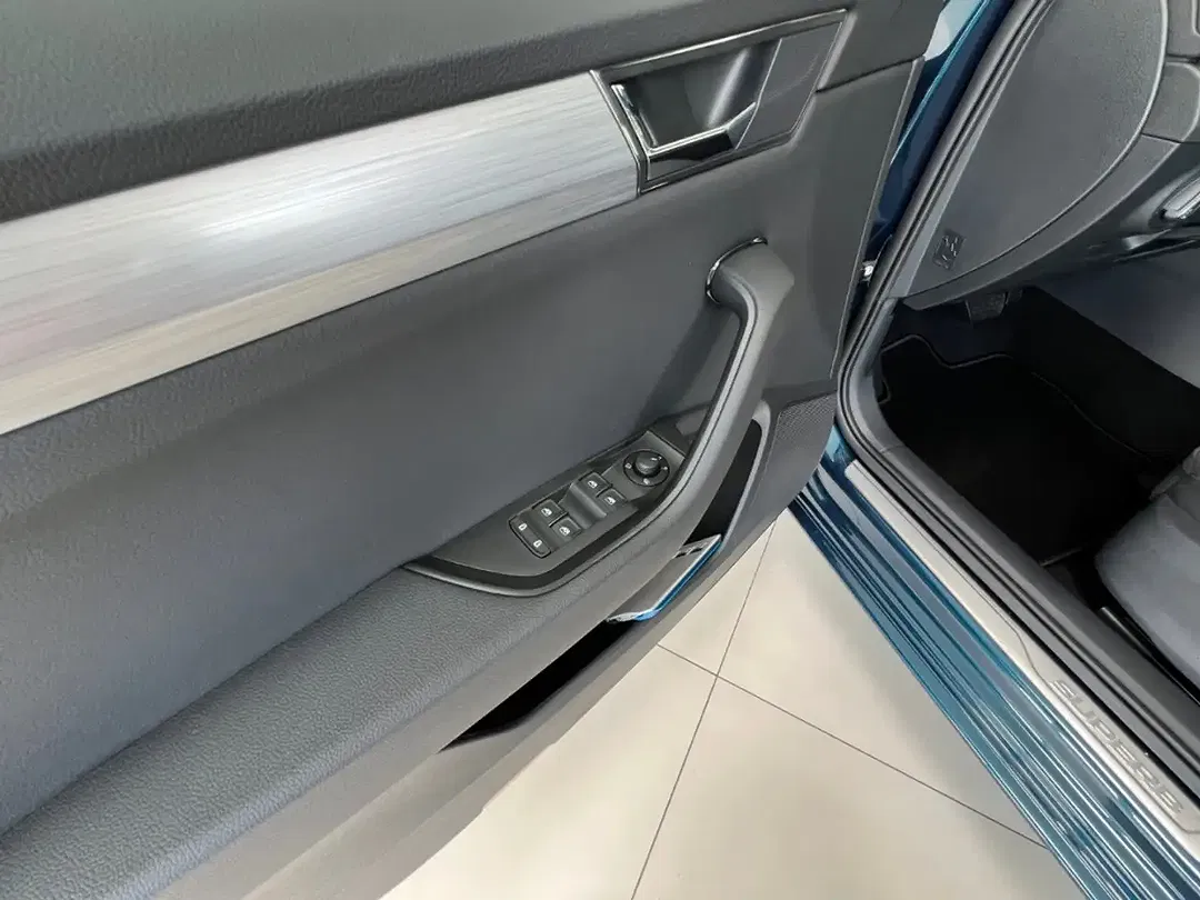 Skoda Superb 2.0 TDI Combi Ambition - Thumbnail 8