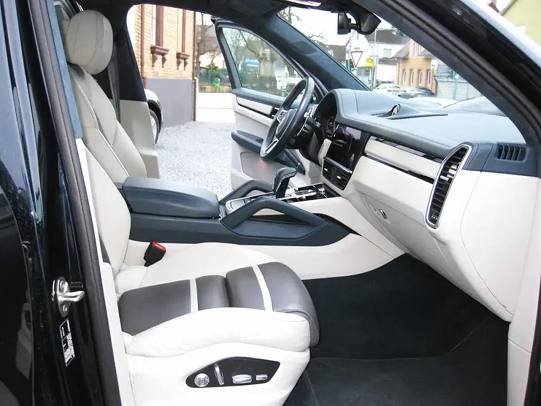Porsche Cayenne - Thumbnail 6