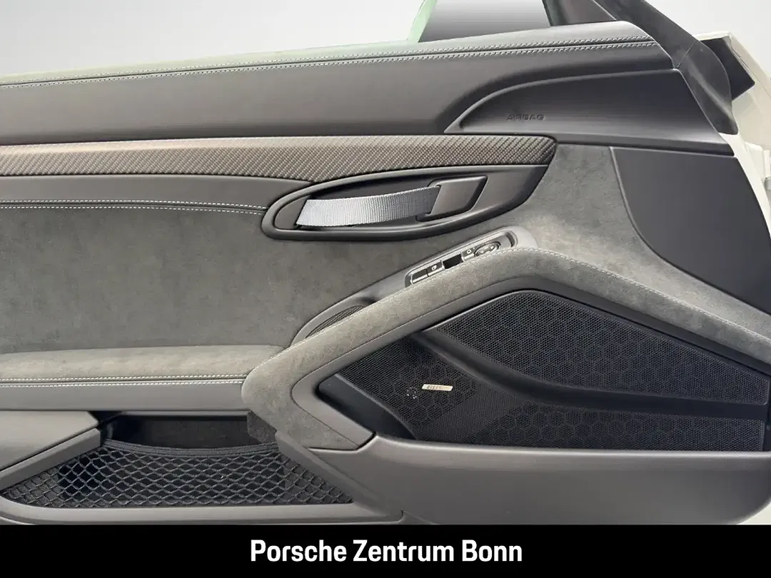 Porsche 718 Spyder RS - Thumbnail 12