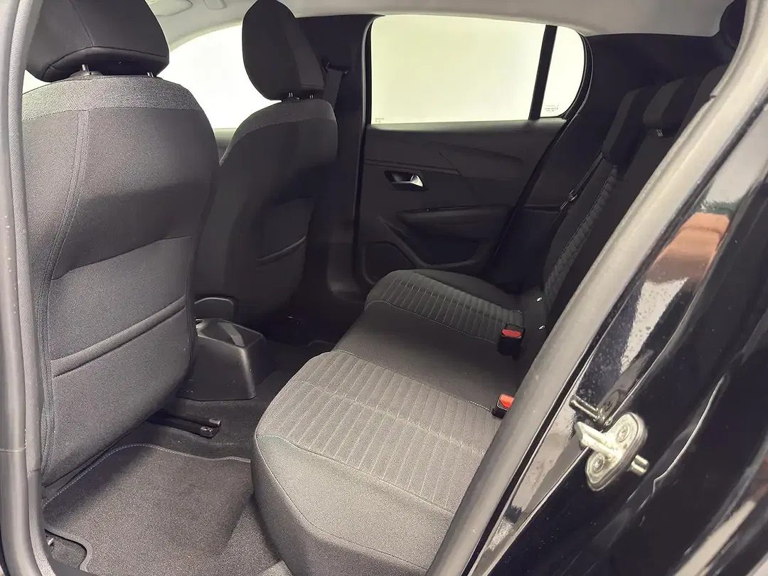 Peugeot 208 - foto 15