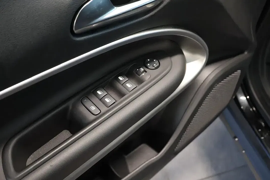 Jeep Avenger Altitude - Thumbnail 6