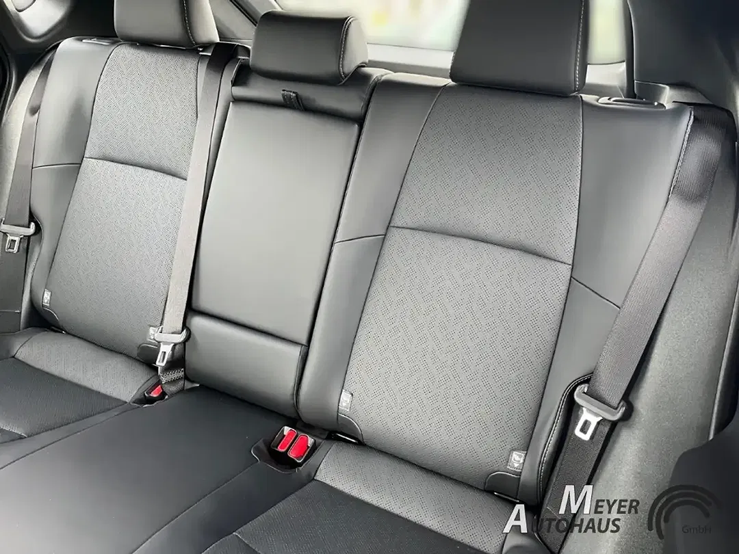 Subaru Solterra AWD Comfort - Thumbnail 3