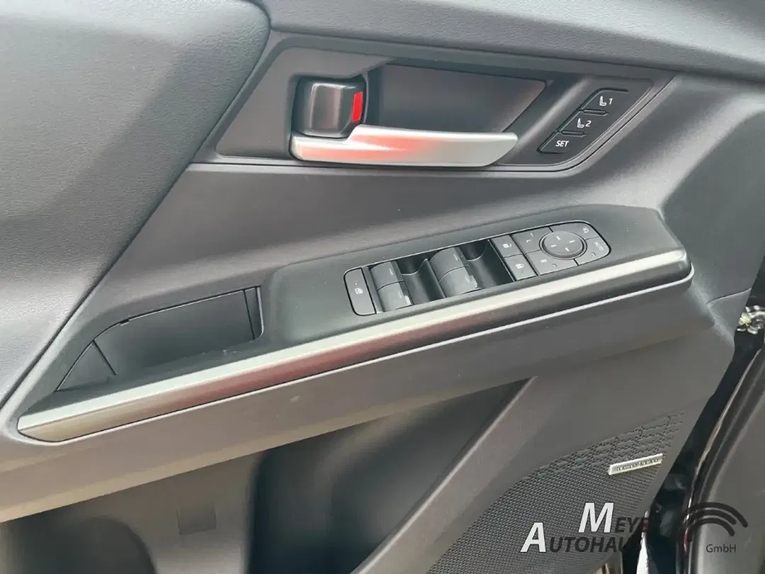 Subaru Solterra AWD Comfort - Thumbnail 4