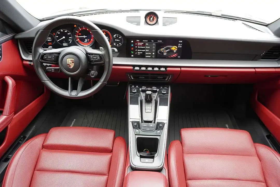 Porsche 992 Carrera 4S - Thumbnail 10