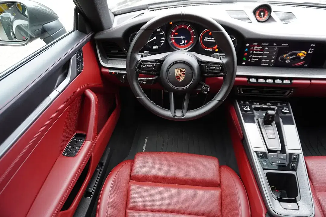 Porsche 992 Carrera 4S - Thumbnail 11