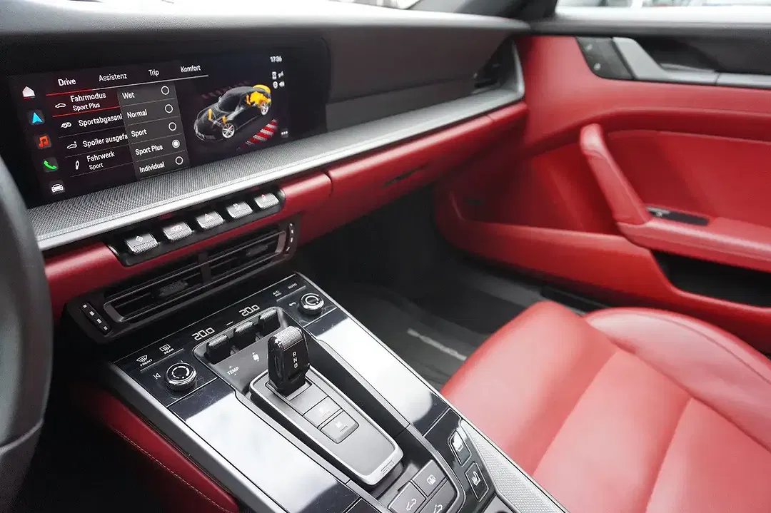 Porsche 992 Carrera 4S - Thumbnail 12