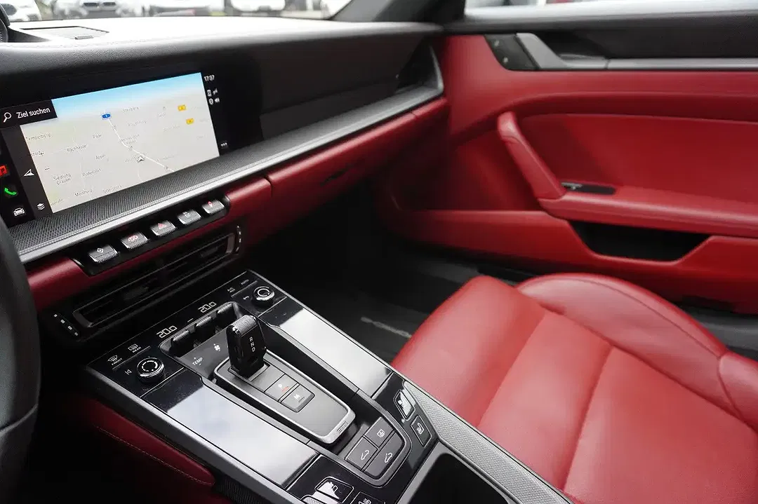 Porsche 992 Carrera 4S - Thumbnail 13