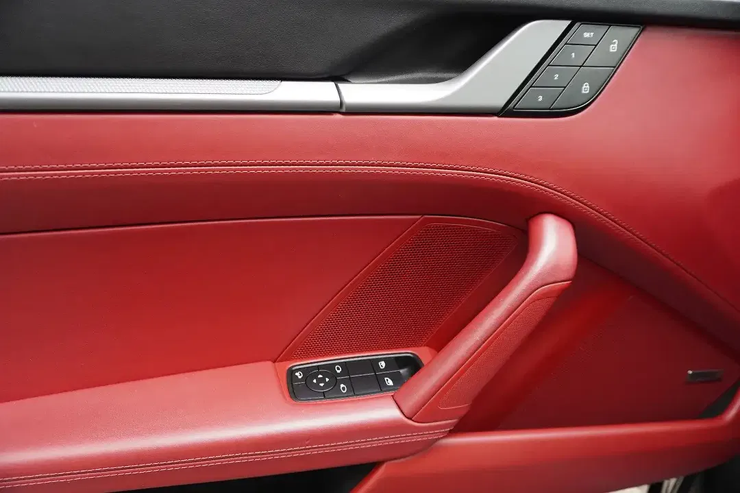 Porsche 992 Carrera 4S - Thumbnail 14