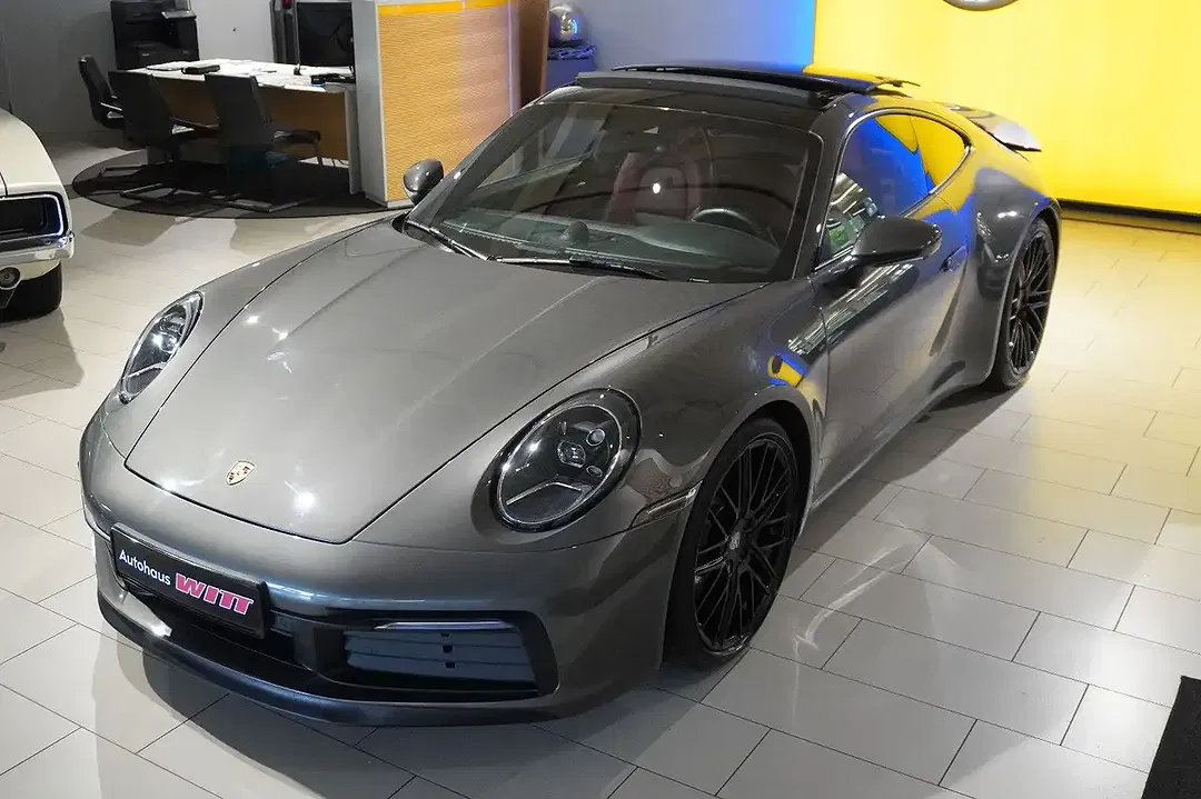 Porsche 992 Carrera 4S - Thumbnail 3