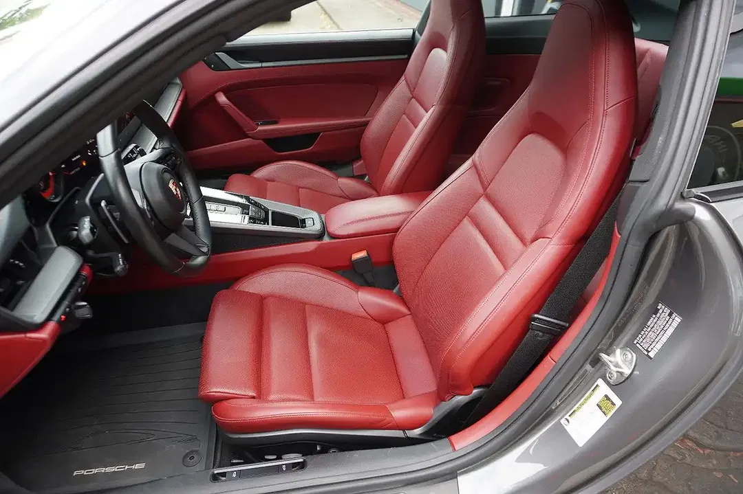 Porsche 992 Carrera 4S - Thumbnail 8
