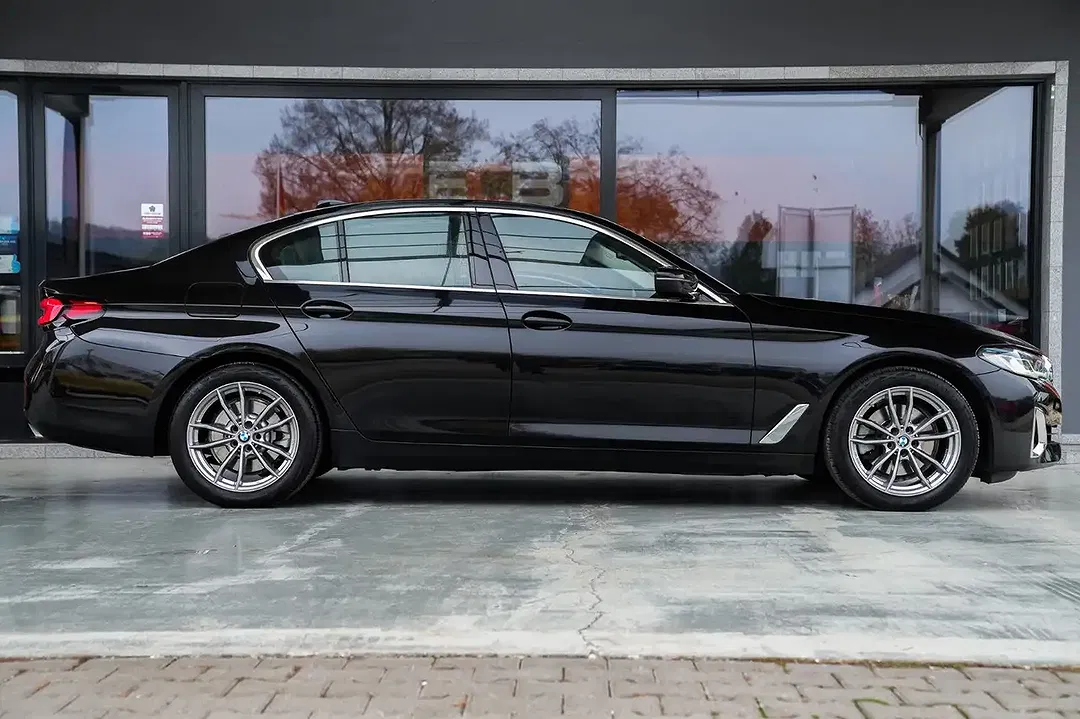BMW 520 xDrive Luxury Line - Thumbnail 11