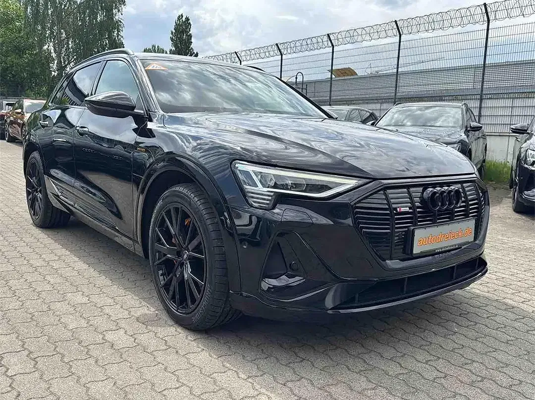 Audi e-tron 55 S line Black Edition - Thumbnail 3