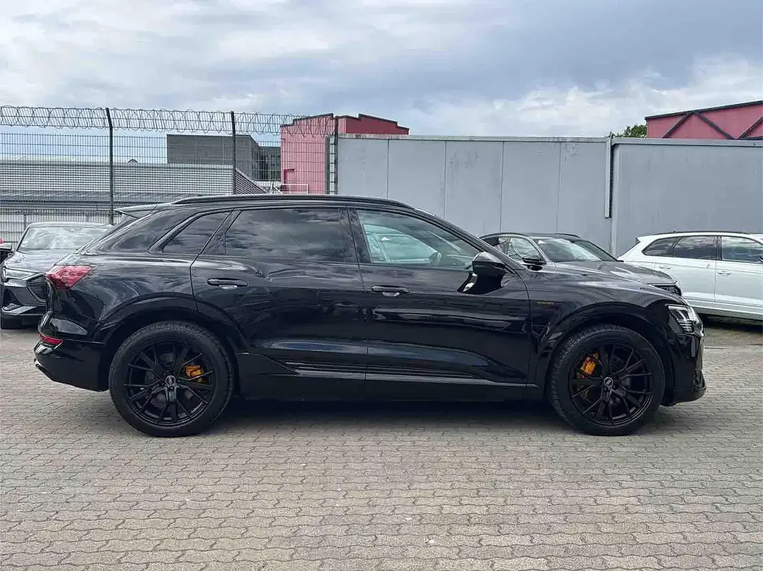 Audi e-tron 55 S line Black Edition - Thumbnail 4