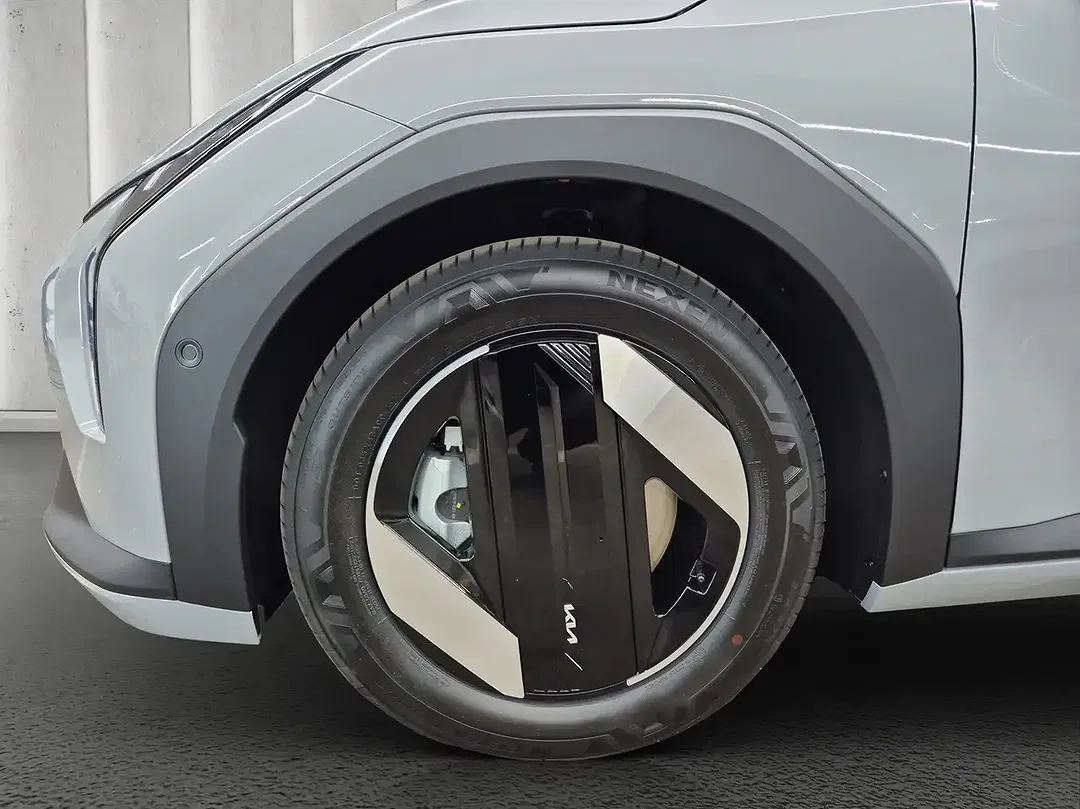 Kia EV4 Earth - Thumbnail 9