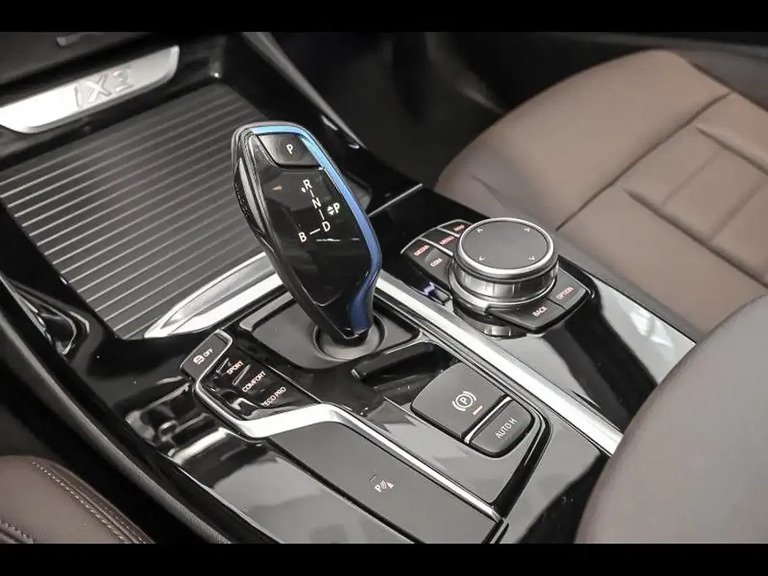 BMW iX3 M Sport - Thumbnail 6