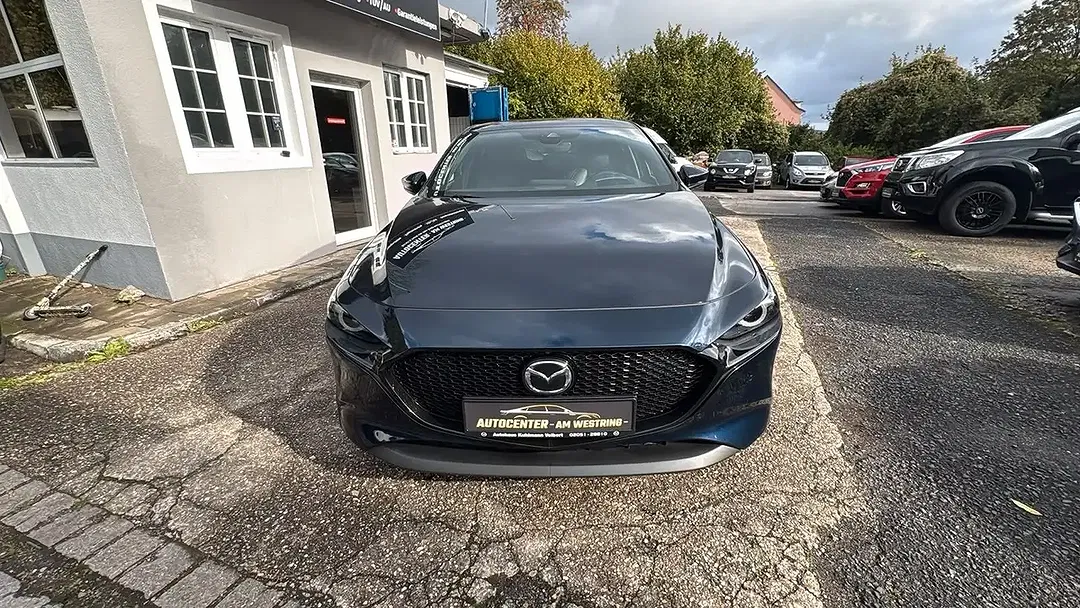 Mazda 3 - Thumbnail 3
