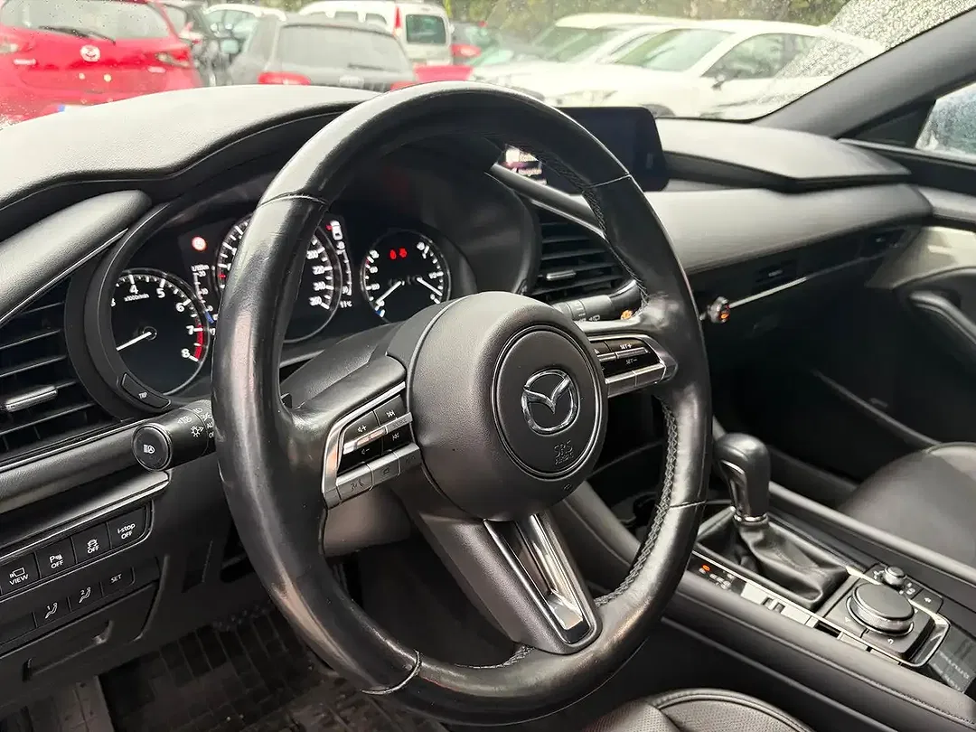 Mazda 3 - Thumbnail 8