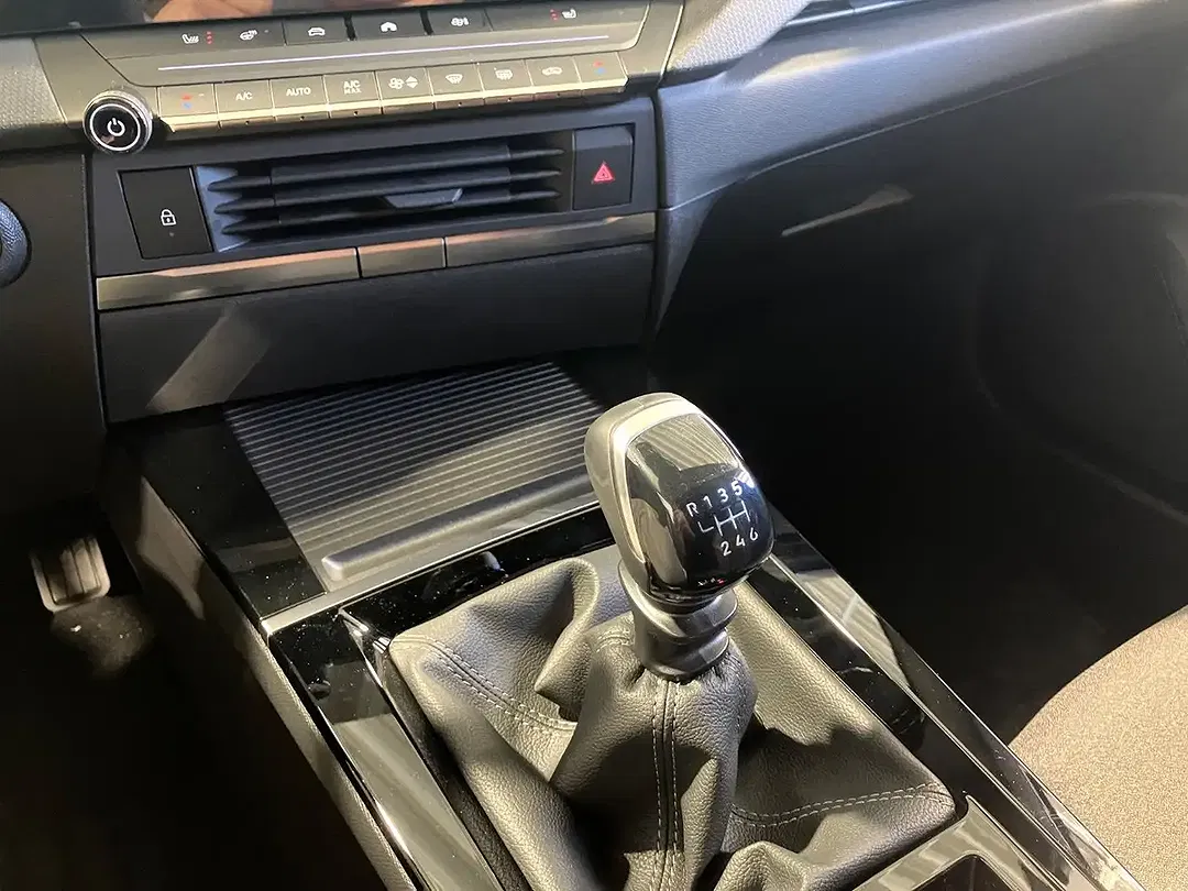 Opel Astra 1.2 Turbo GS - Thumbnail 10