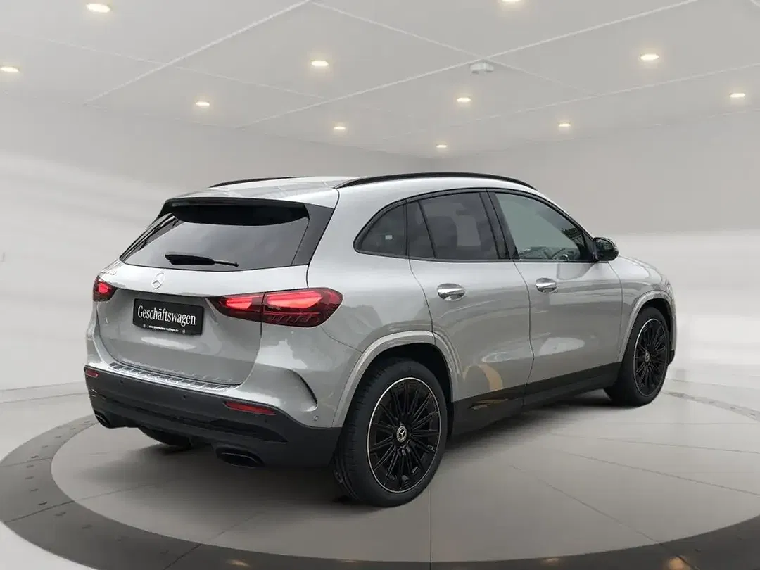 Mercedes-Benz GLA 200 AMG MBUX Night - foto 2
