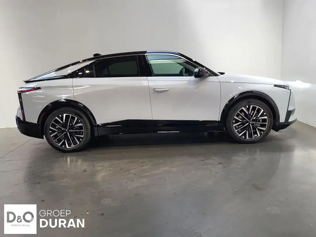 DS Automobiles N°8 - Thumbnail 8