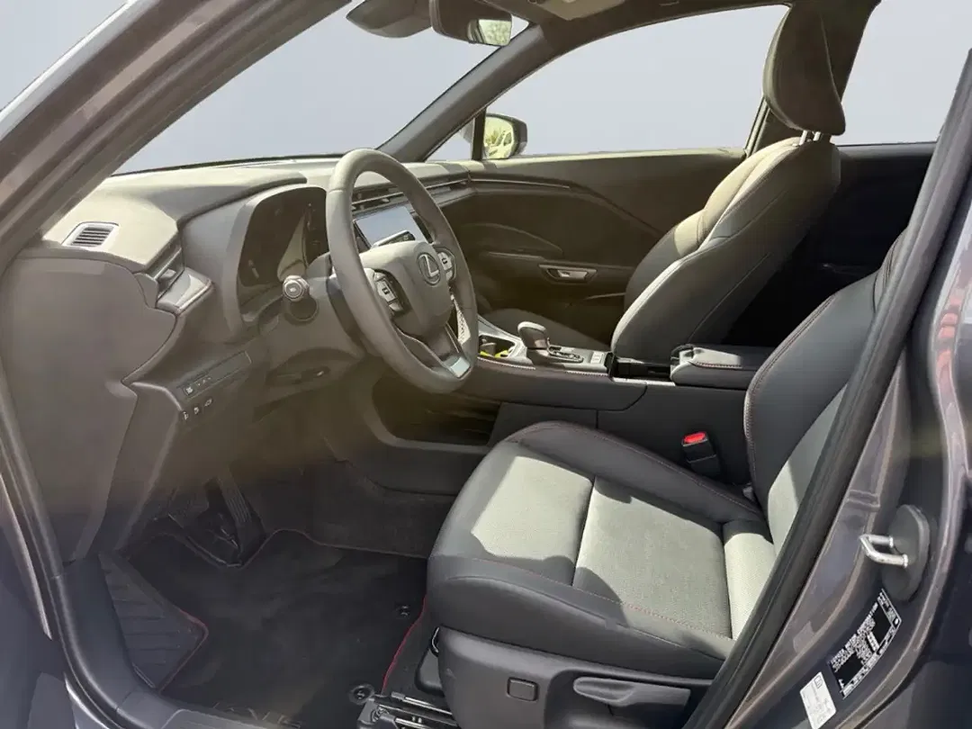 Lexus LBX Emotion - Thumbnail 9