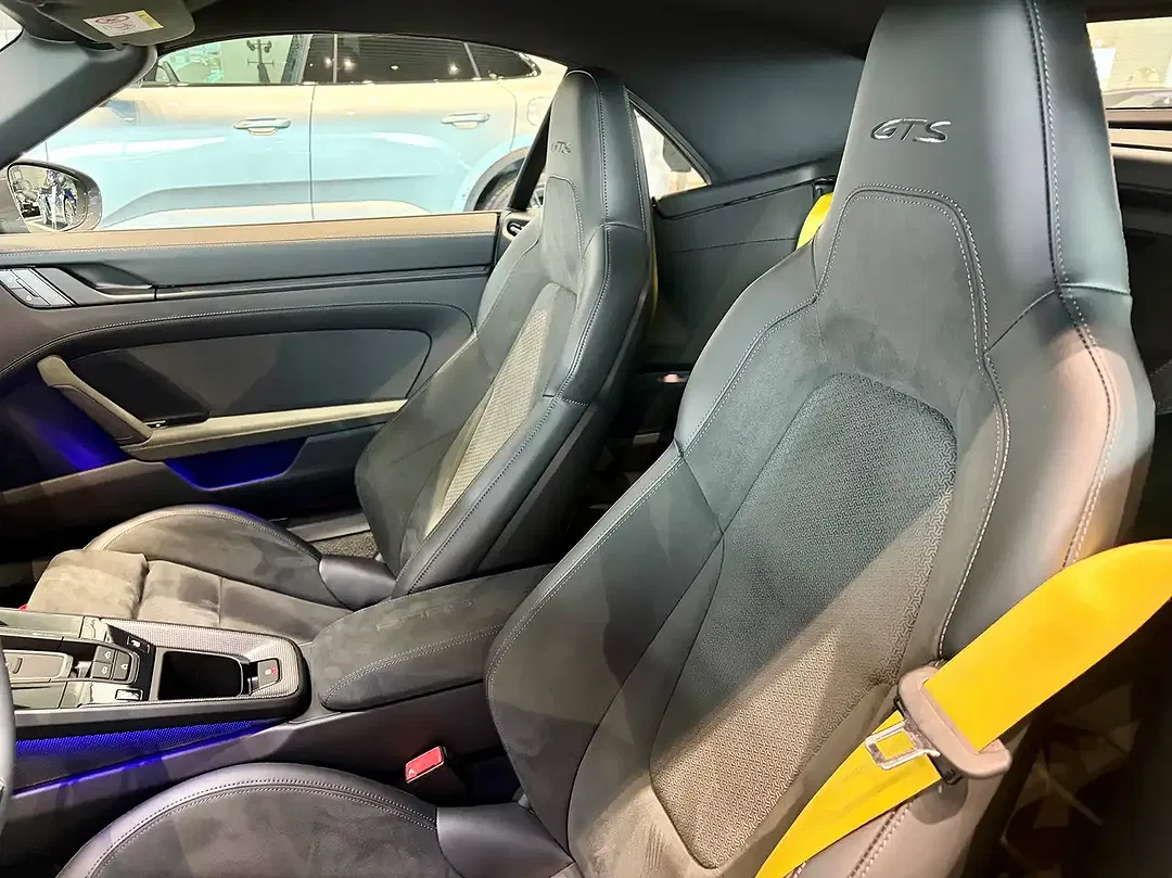 Porsche 911 GTS Cabriolet - Thumbnail 13