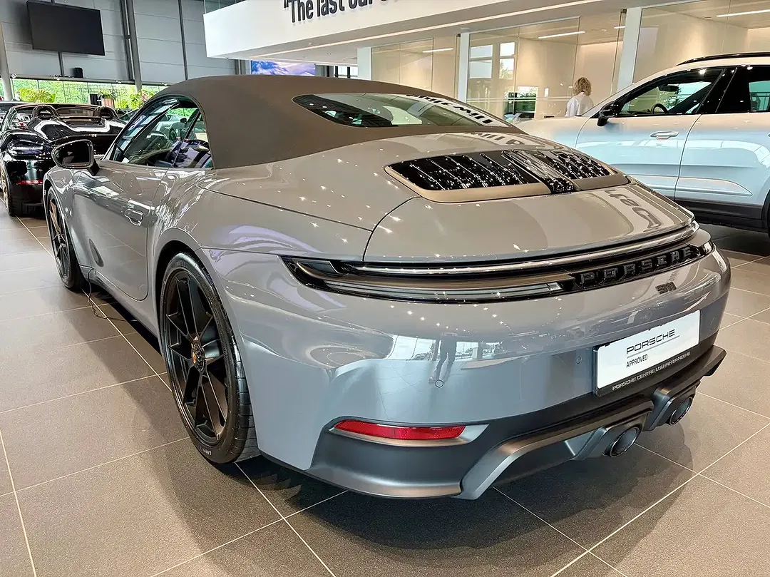 Porsche 911 GTS Cabriolet - Thumbnail 3