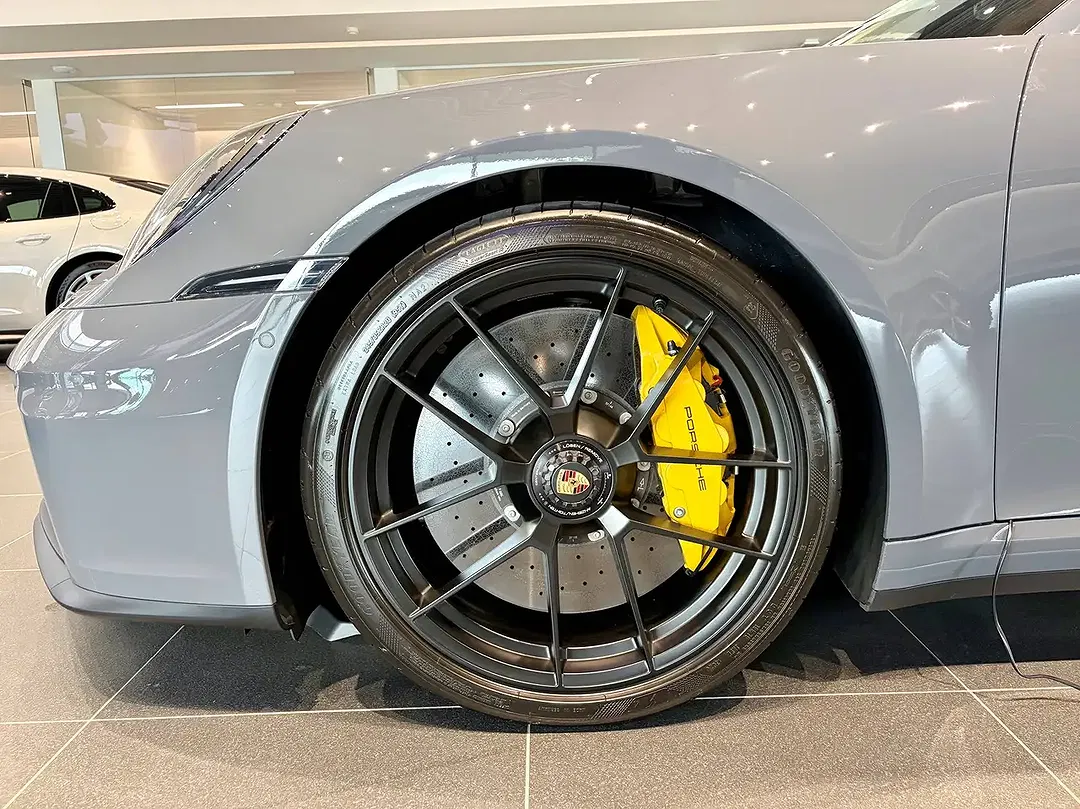 Porsche 911 GTS Cabriolet - Thumbnail 5