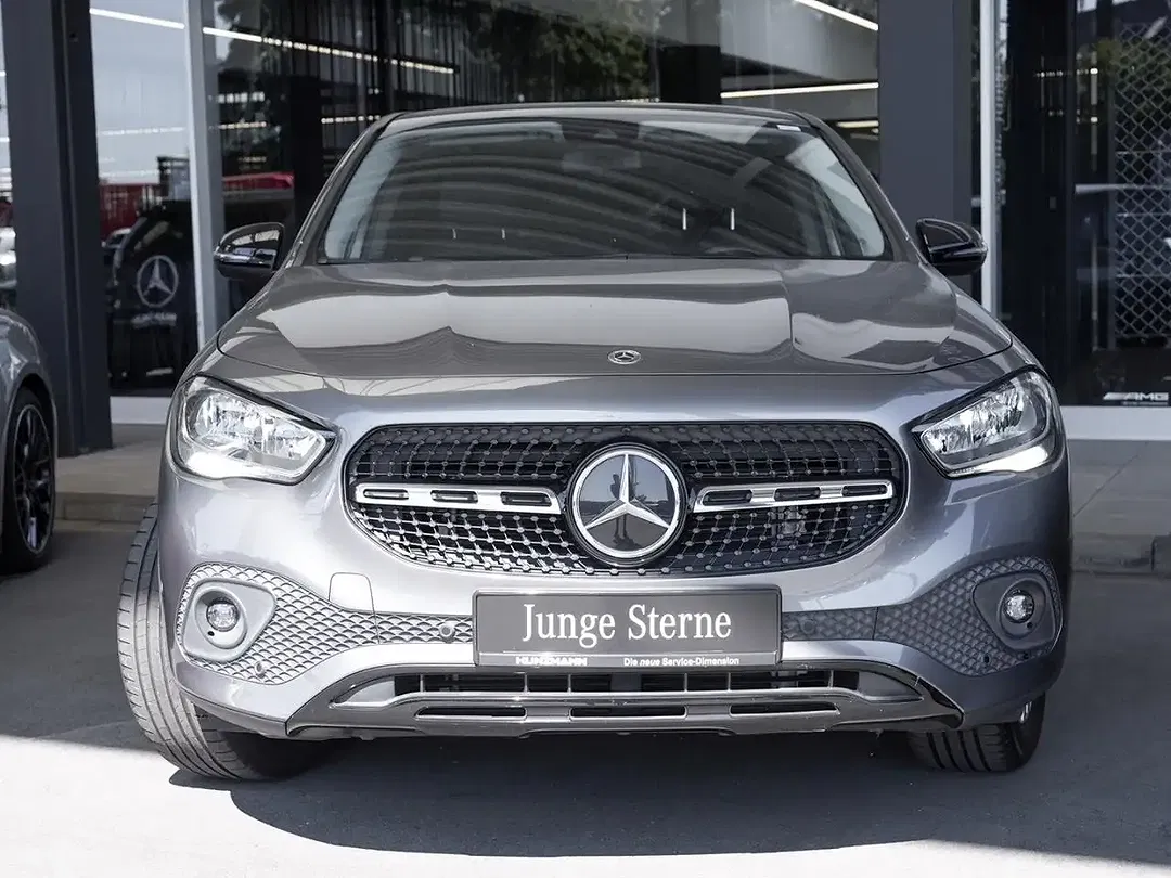 Mercedes-Benz GLA 200 4MATIC Progressive Night - Thumbnail 2