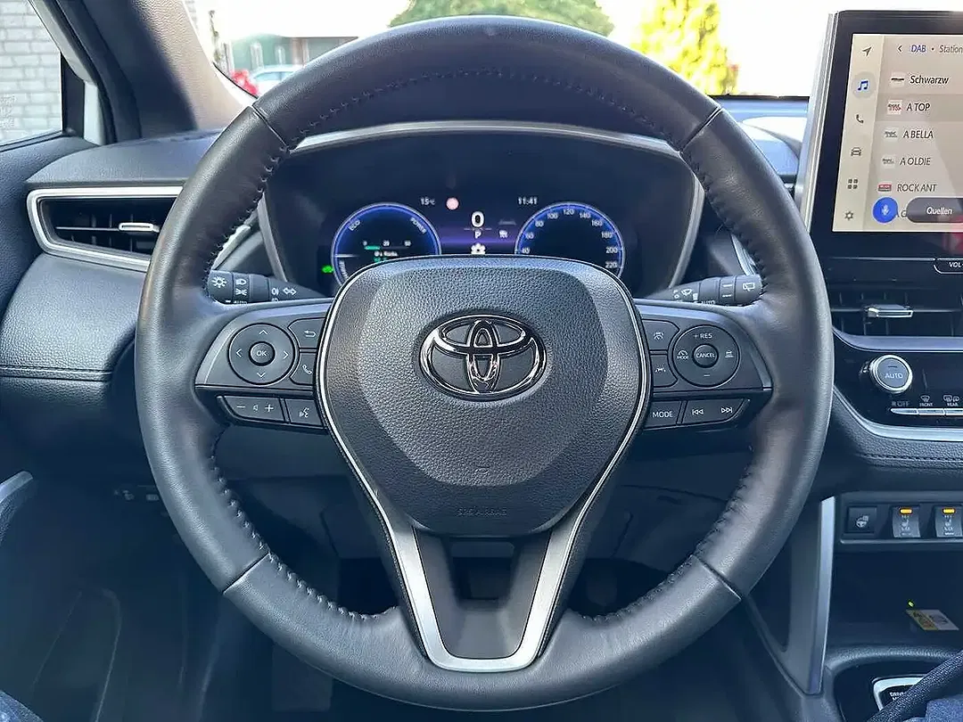 Toyota Corolla Cross Hybrid Style - Thumbnail 8