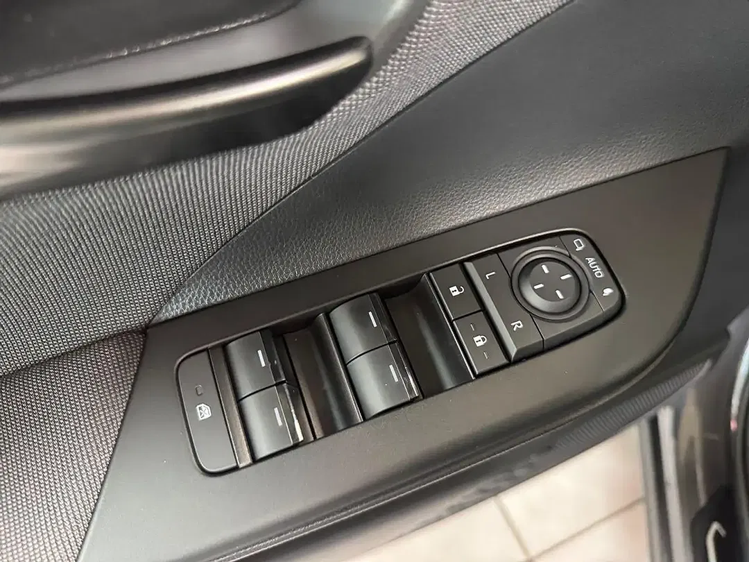 Toyota C-HR Hybrid Teamplayer - Thumbnail 15