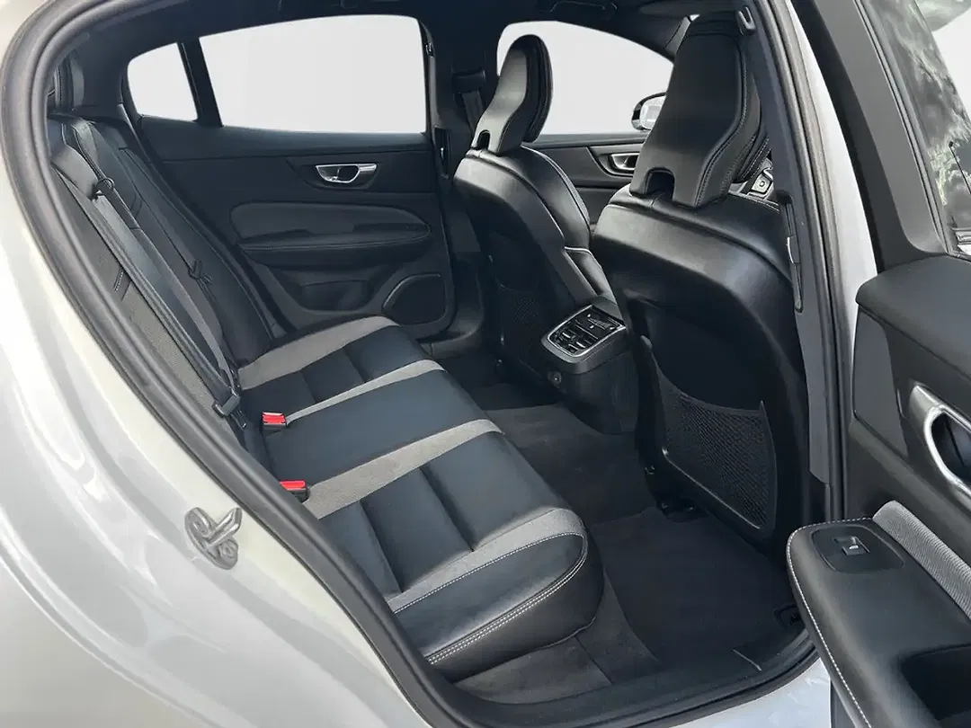 Volvo S60 B5 AWD Ultimate Dark - Thumbnail 5