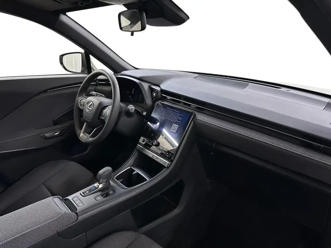 Lexus LBX - Thumbnail 6