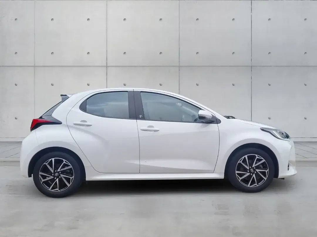 Toyota Yaris Hybrid Team Deutschland - Thumbnail 4